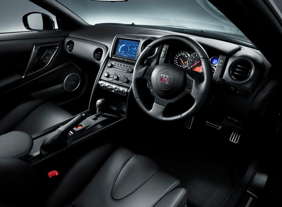  Nissan GT-R Spec V 2009 года  (фото 2 из 40)